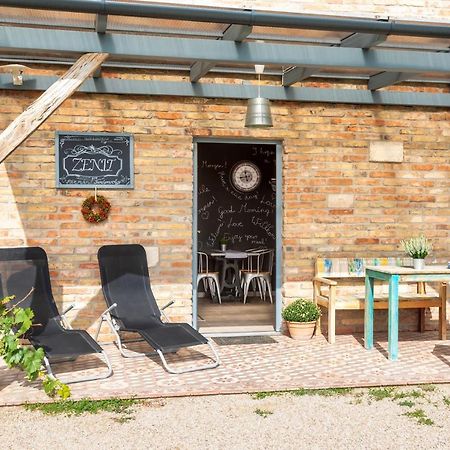 Borarium Vendeghazak - Zenit Haz Hotel Pazmand Exterior foto